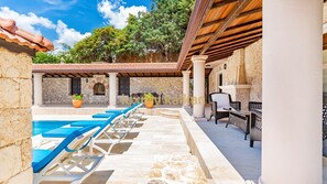 Terrace/patio - Luxury Villa with Private Pool in Kalkan, Close to the Center (Antalya)