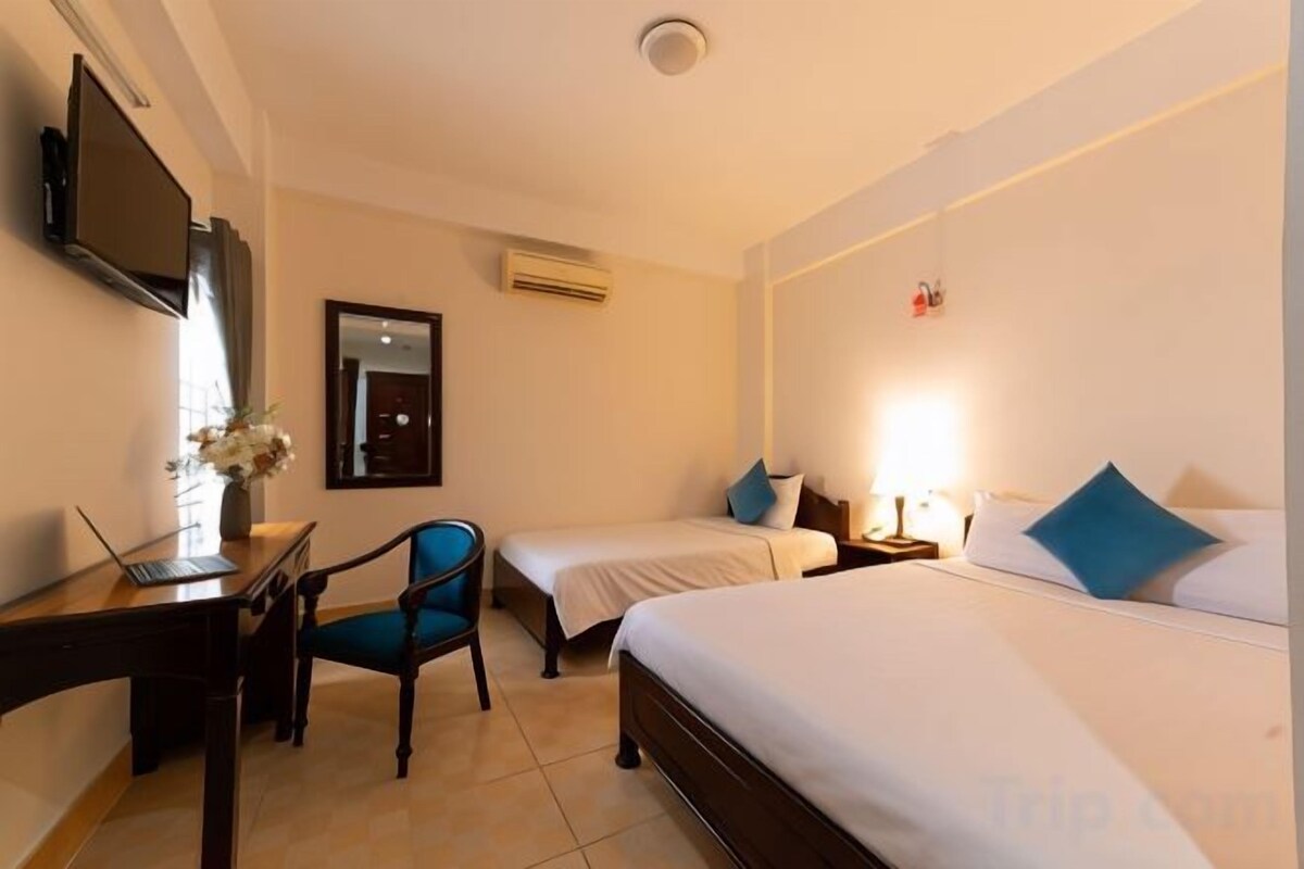 In-room safe, desk, blackout drapes, iron/ironing board (on request)