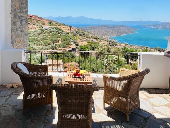 Property grounds - Beautiful Villa Helios with stunning sea view! (Elounda)
