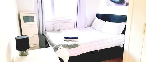 6 habitaciones, tabla de planchar con plancha y wifi gratis