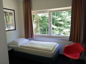 Individually furnished, desk, travel cot, free WiFi