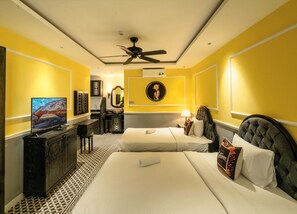 Habitación Deluxe con 2 camas individuales | Minibar, escritorio, espacio para trabajar con un portátil