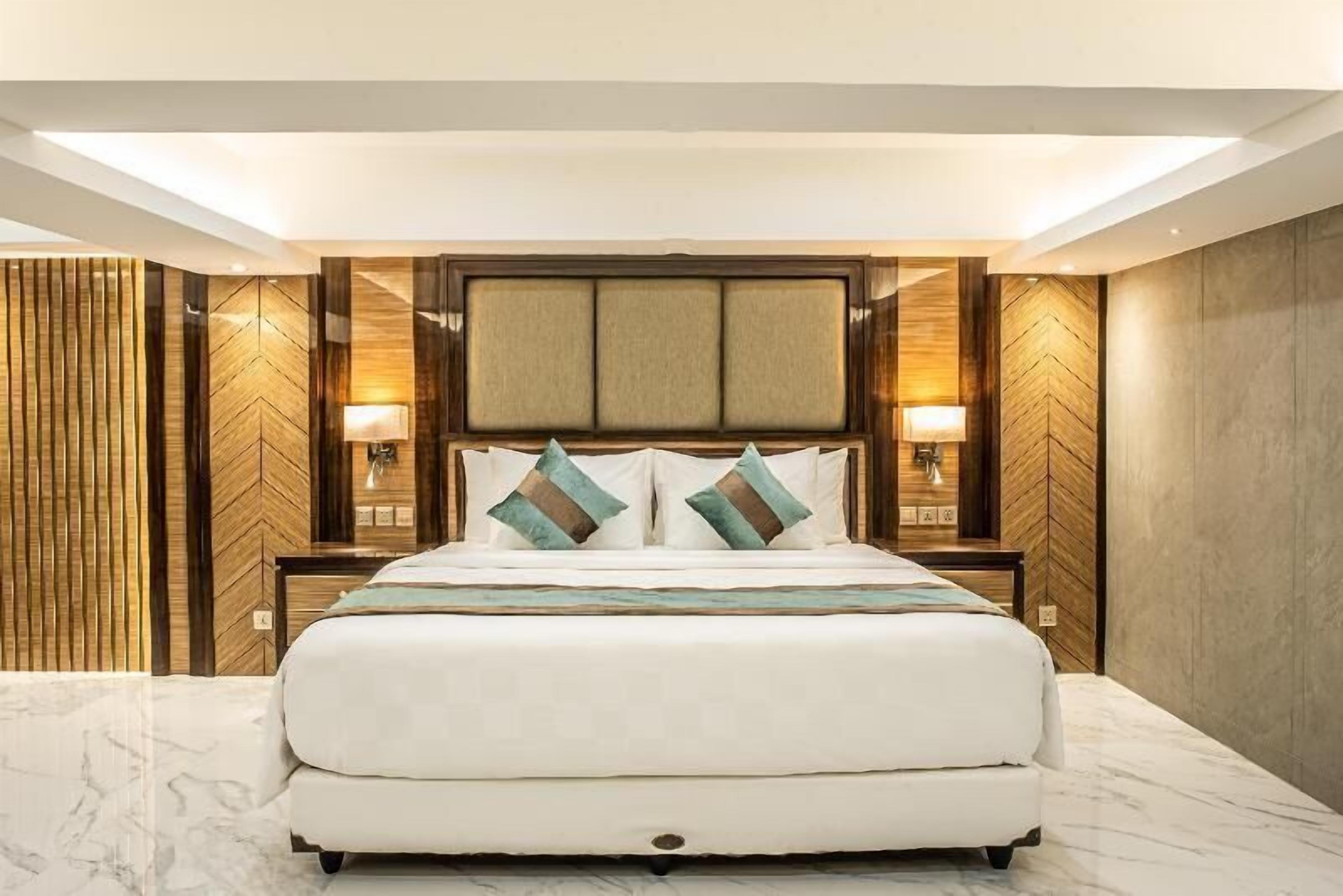 In-room safe, desk, free WiFi, bed sheets