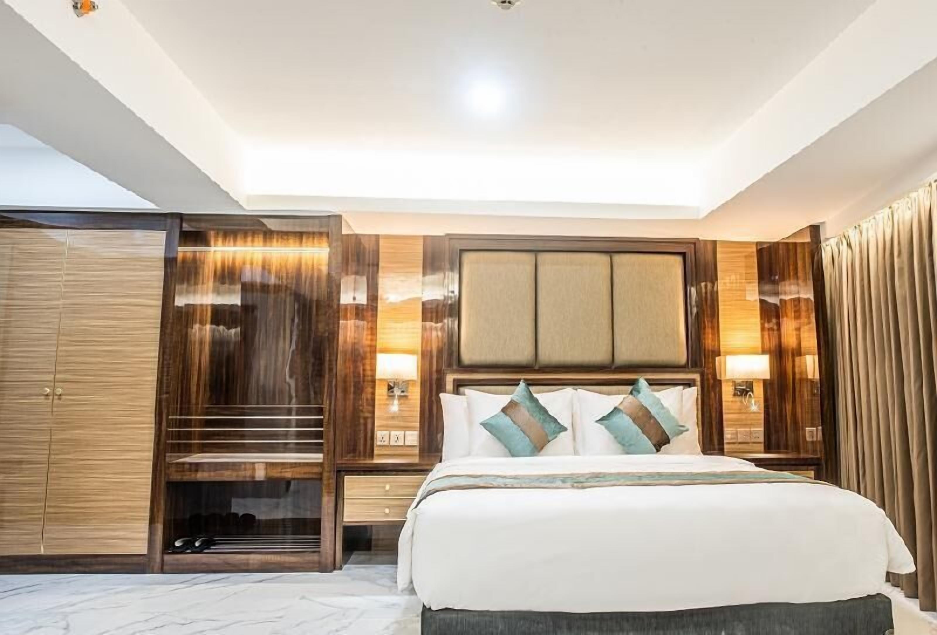 In-room safe, desk, free WiFi, bed sheets