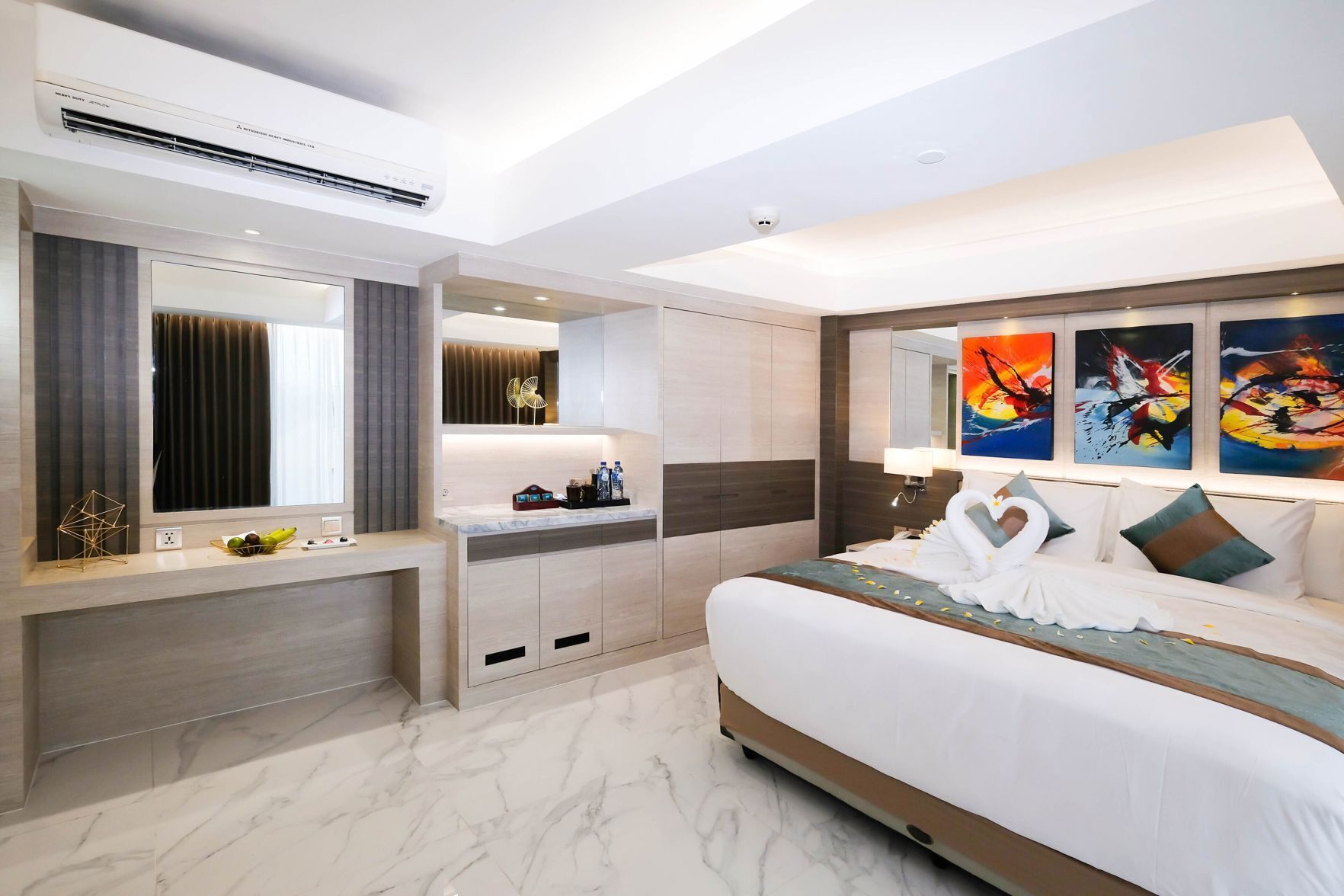 In-room safe, desk, free WiFi, bed sheets