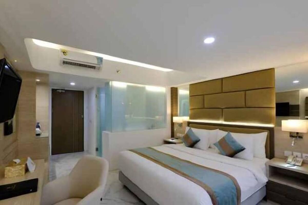 Coffre-fort, bureau, accès au Wi-Fi (inclus), literie fournie