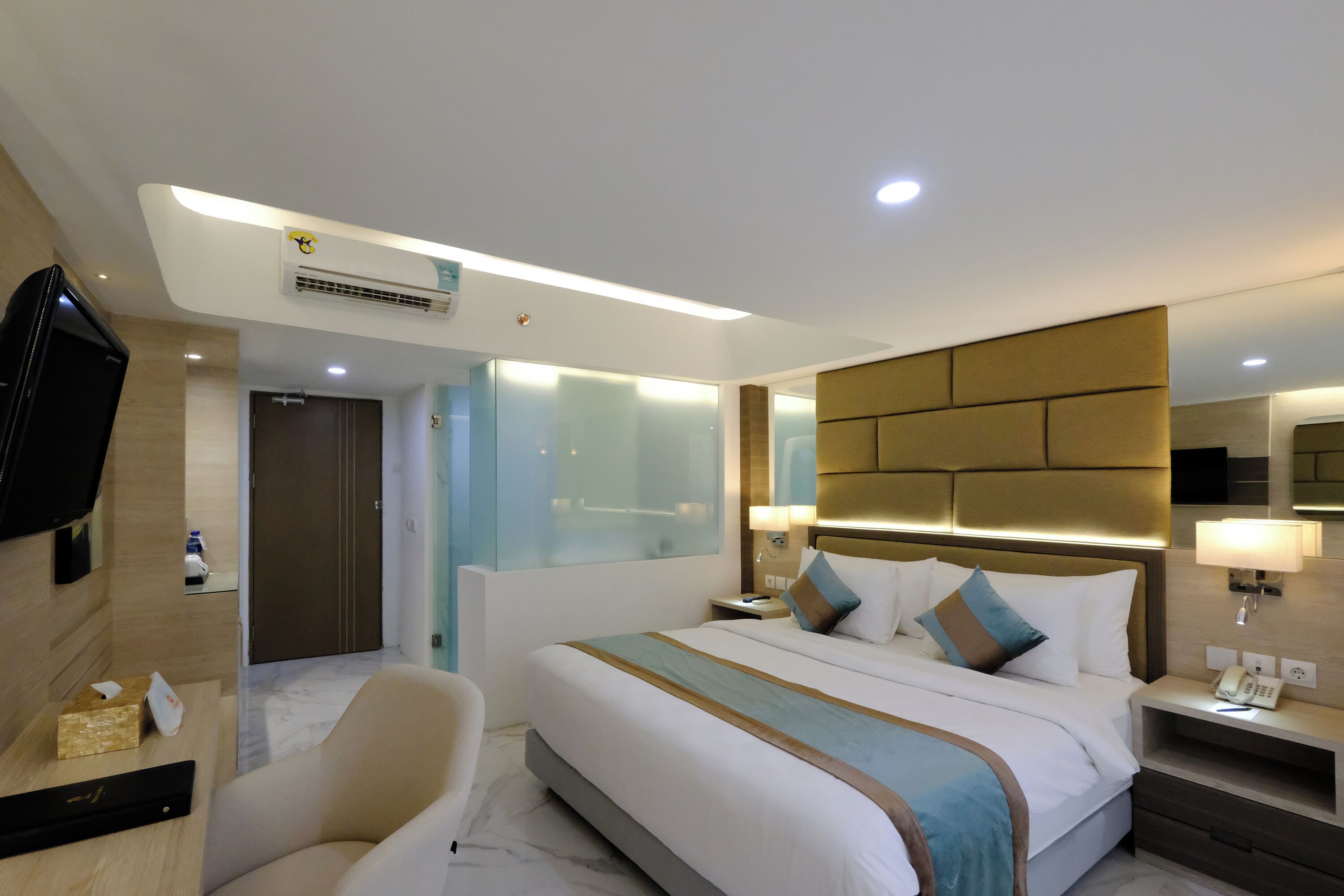 Deluxe Room - Special Deal | In-room safe, desk, free WiFi, bed sheets