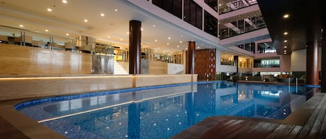 Indoor pool, sun loungers
