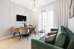 Roomy Apartment | 1 Bedroom | Pillowtop beds, laptop workspace, free WiFi, bed sheets - Bob W Tallinn City Centre - Ambassador (Tallinn)