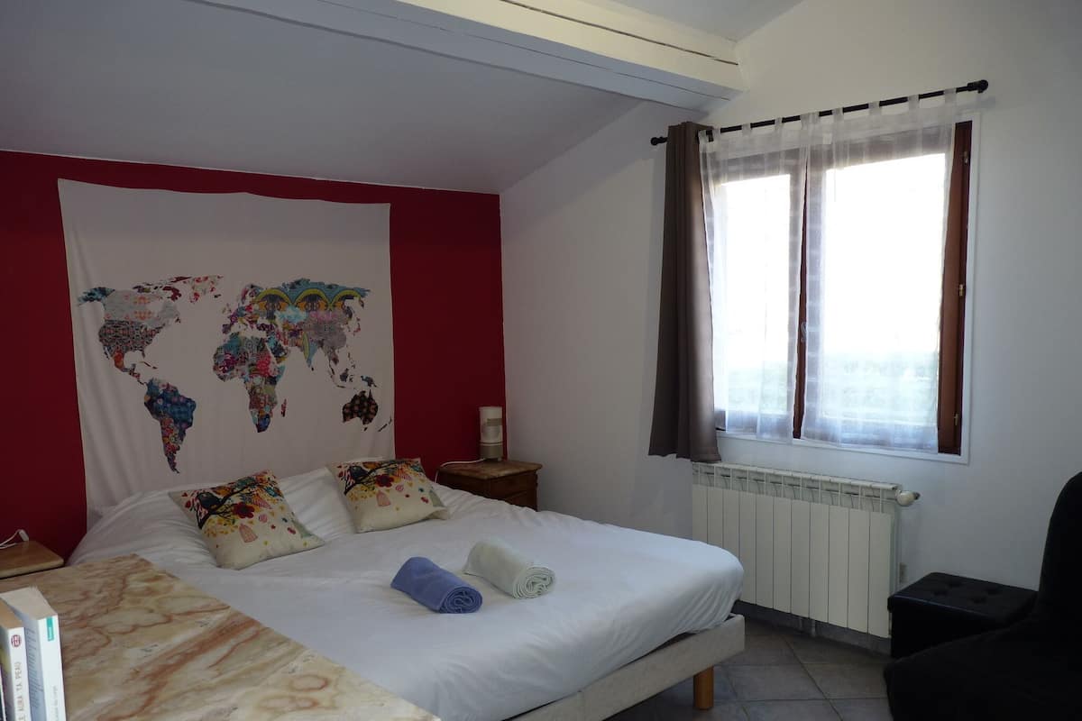1 bedroom, blackout curtains, free WiFi, bed sheets