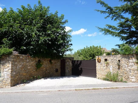Exterior. le bosquet fruité