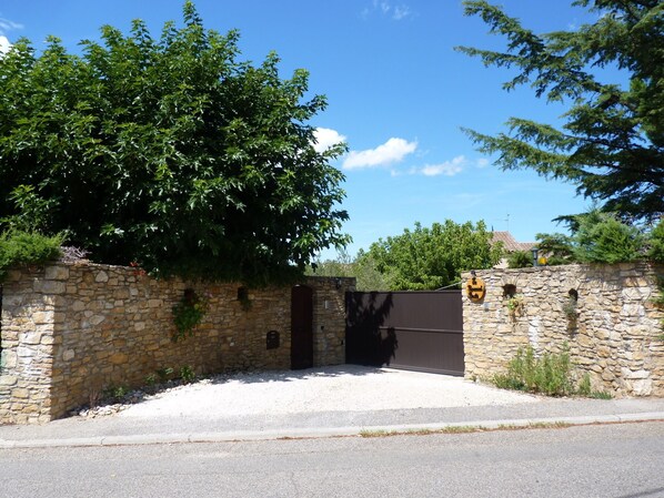 Exterior - le bosquet fruité (Bagnols-sur-Ceze)