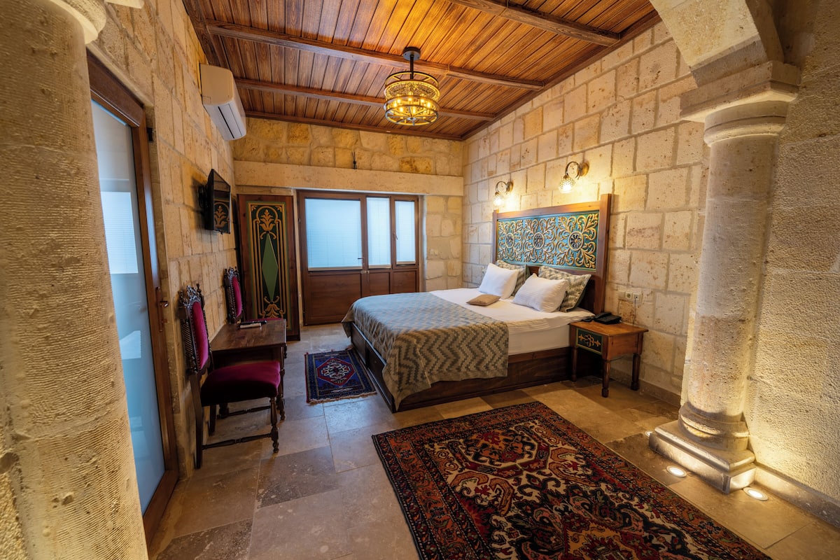 Executive kamer | Luxe beddengoed, een minibar, een kluis op de kamer