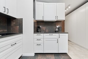 Fridge, stovetop, coffee/tea maker, electric kettle