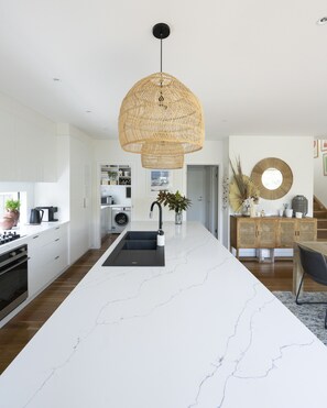 Fridge, microwave, oven, stovetop - Dromana By The Bay :1 min walk to the beach. (Dromana)