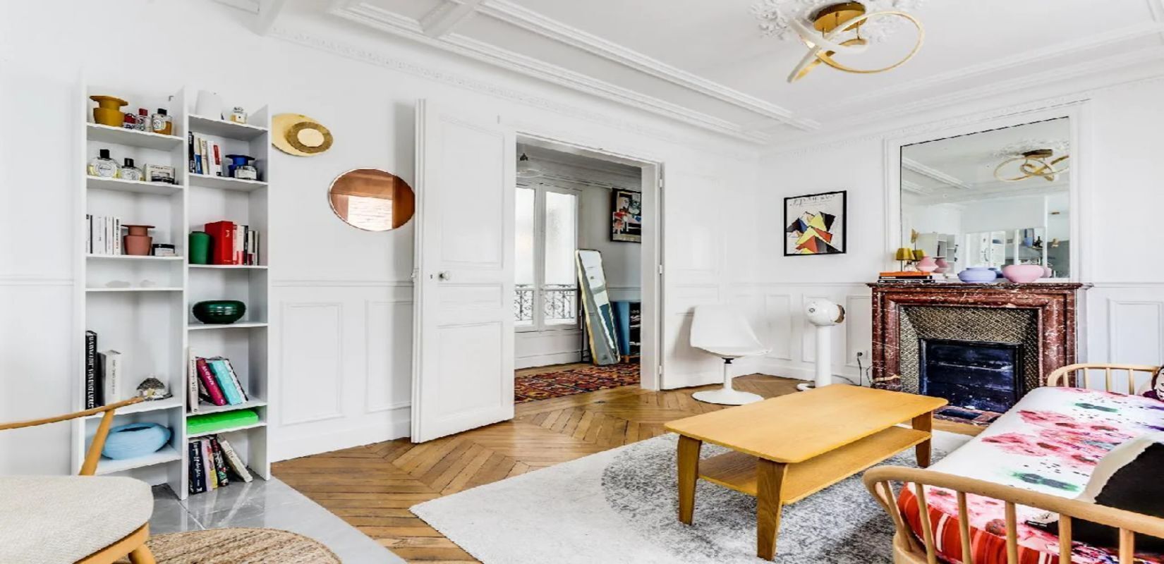 1 habitación, caja de seguridad en la habitación y escritorio 