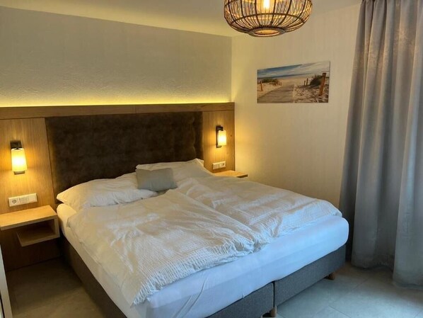 Habitación básica con 2 camas individuales | Escritorio, espacio para trabajar con laptop y wifi gratis