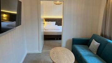 Family Room | 1 bedroom, desk, laptop workspace, free WiFi