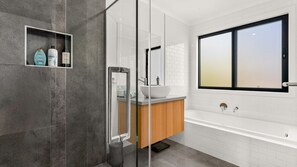 Bañera y secador de pelo