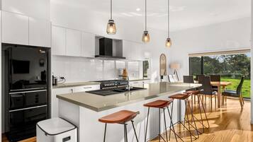 KylskÄp, mikrovÄgsugn, ugn och spishÀll