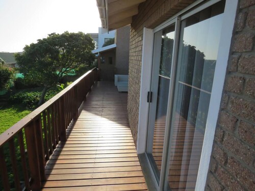 Inviting 3bed House sea View Decking in Mossel Bay