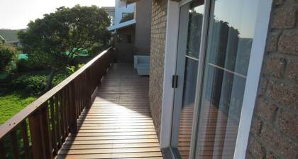 Inviting 3bed House sea View Decking in Mossel Bay