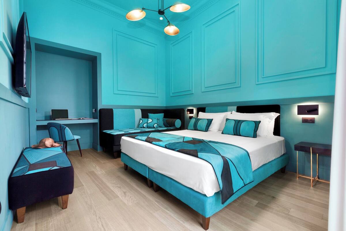 Kamar Deluks | Meja kerja, kedap suara, Wi-Fi gratis, dan didekorasi berbeda-beda