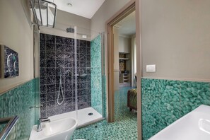Classic Double Room | Bathroom
