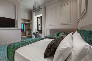 Phòng đôi phong cách cổ điển | Trang trí khác biệt, trang bị nội thất với thiết kế riêng biệt, bàn 