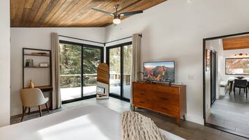 3 bedrooms, desk, iron/ironing board, free WiFi