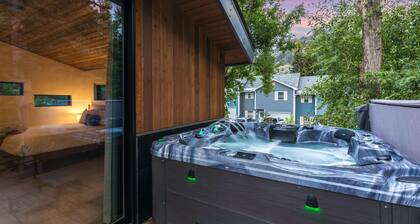 Luxury Home | Walk to Town & Box Canyon Falls | Hot Tub | Fire Pit | E-Bikes