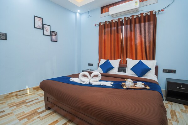 9 bedrooms, WiFi, bed sheets