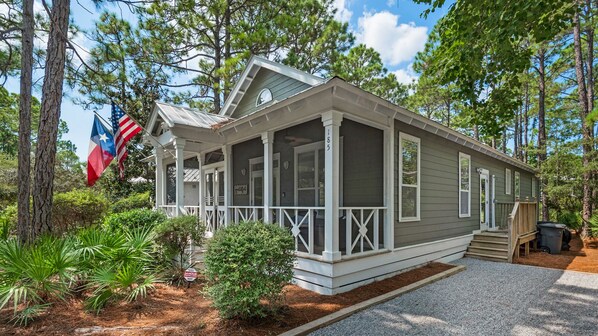 Exterior - Near to beach & close to the pool, Seagrove + Free Attraction Tickets! (Santa Rosa Beach)