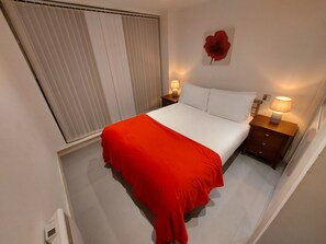 2 عدّة غرف نوم ومكواة/لوح كي وواي فاي مجانًا وملاءات أسرّة