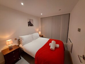 City Apartment, 2 Bedrooms | 2 bedrooms, iron/ironing board, free WiFi, bed sheets - Feel At Home Nottingham (Nottingham)