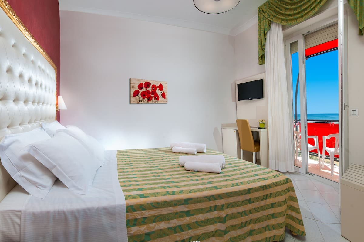 In-room safe, desk, soundproofing, free WiFi