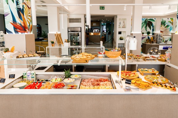 Free daily buffet breakfast