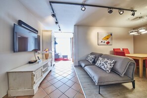 Télévision, table de tennis de table