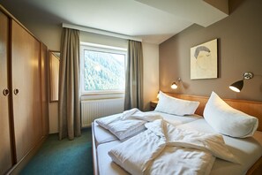 2 chambres, fer et planche à repasser, lit parapluie, Wi-Fi