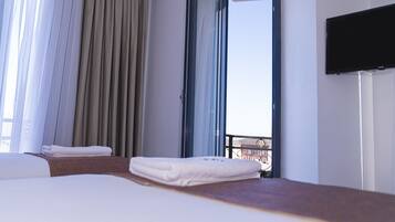Suite Deluxe | Draps en coton égyptien, literie de qualité, minibar, coffre-fort