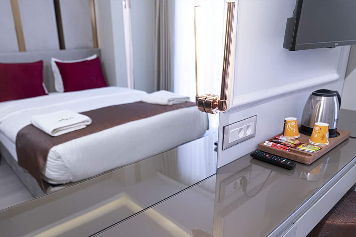 Chambre Double Standard | Draps en coton égyptien, literie de qualité supérieure, minibar