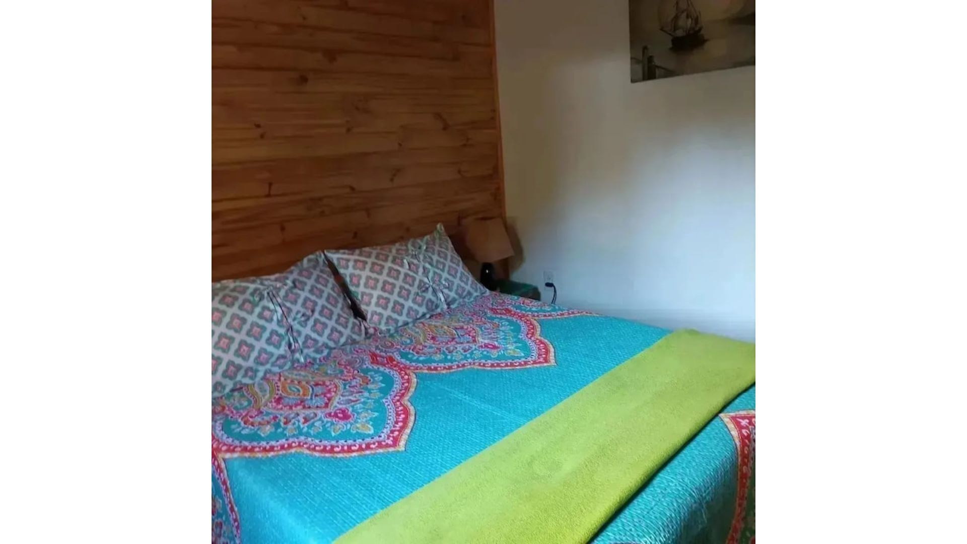 Campos de Dios Cabin between streams and mountains