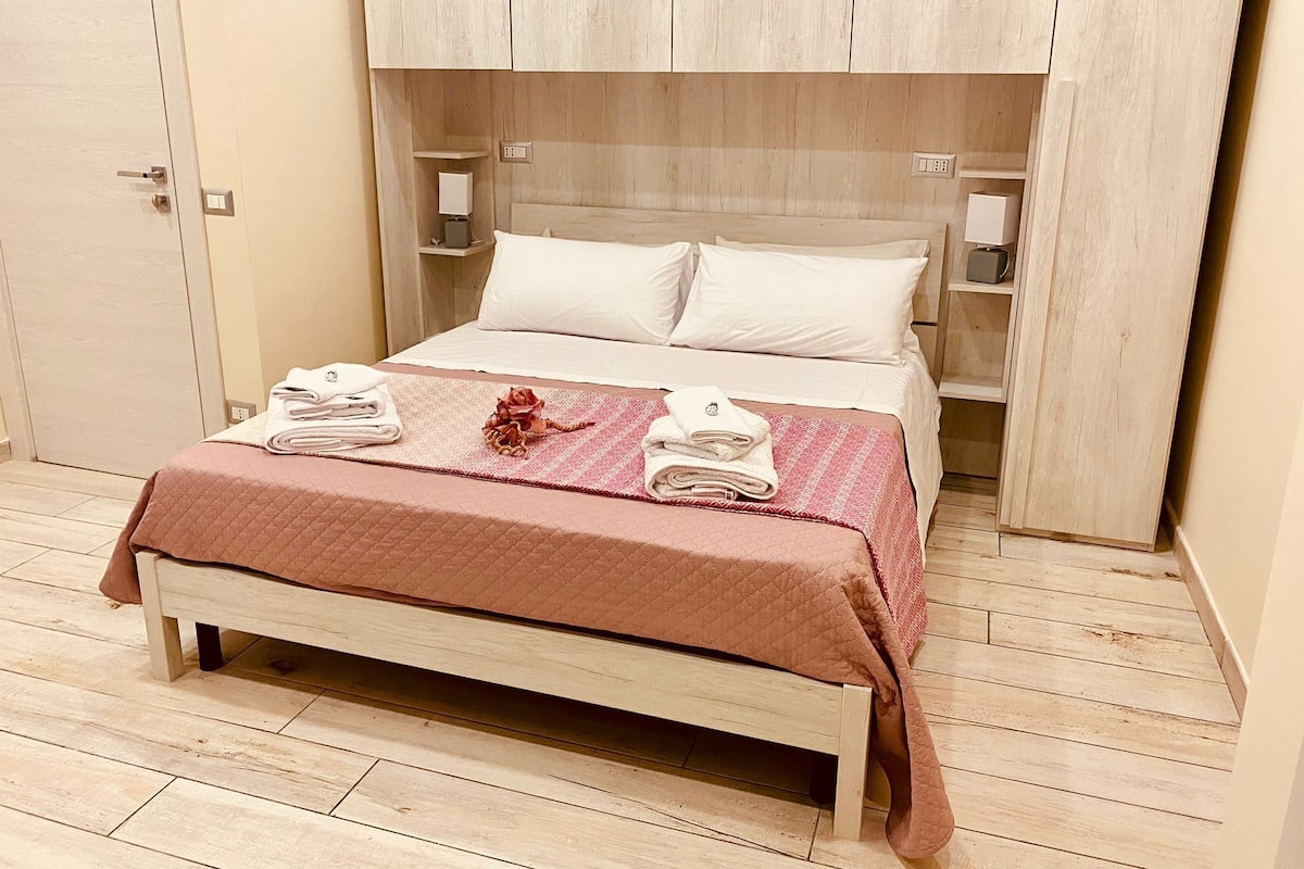 Phòng đôi tiện nghi đơn giản, ban công | Minibar, bàn, truy cập Internet không dây miễn phí