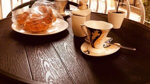 舒適雙人房, 露台 | 迷你吧、書桌、免費 Wi-Fi