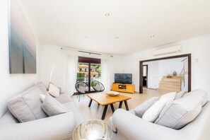 TV - Villa Casa Bon Sol  with Pool, Shared Terrace & Wi-Fi (Capdepera)