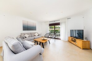 TV - Villa Casa Bon Sol  with Pool, Shared Terrace & Wi-Fi (Capdepera)