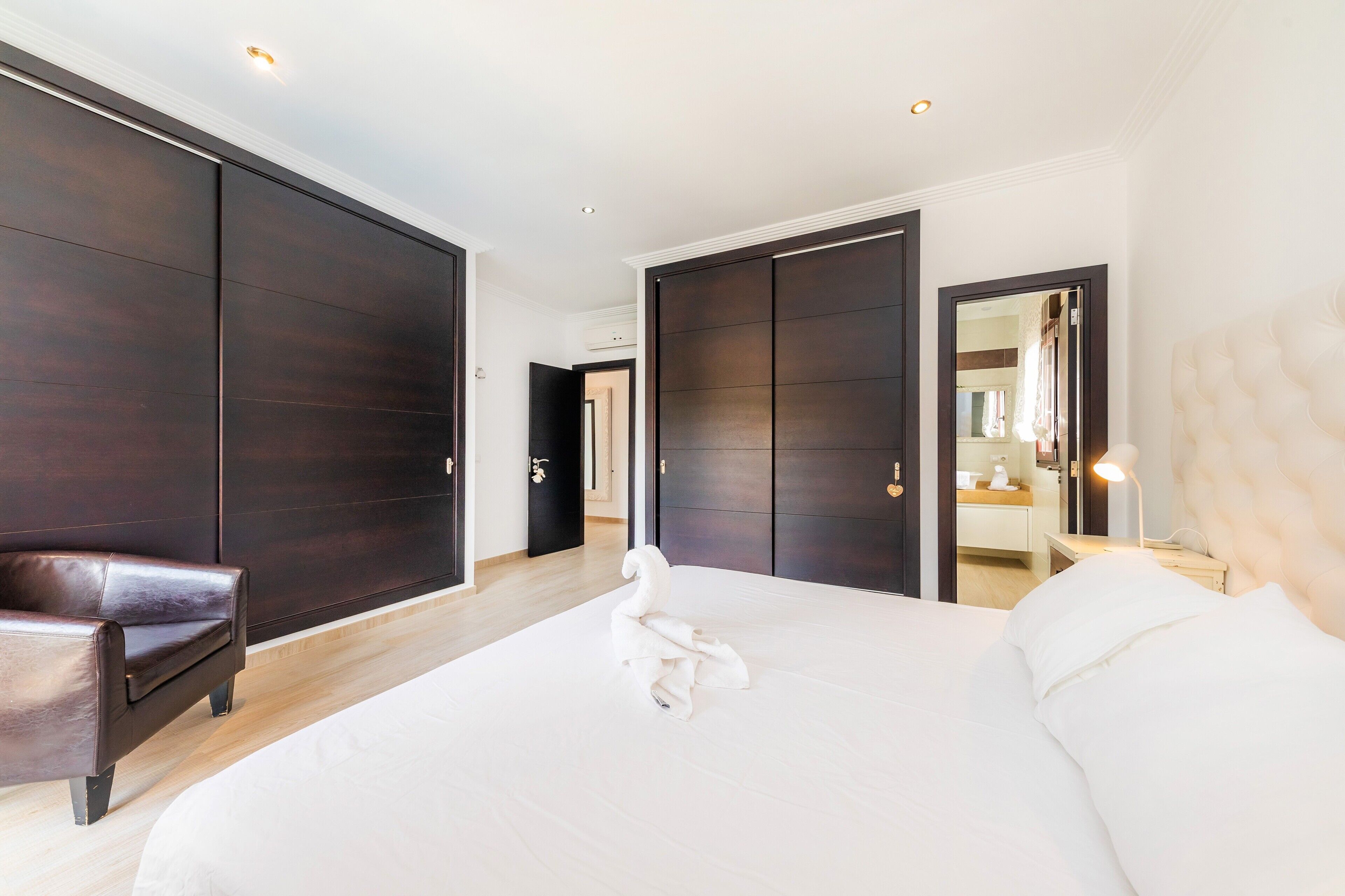 3 habitaciones, tabla de planchar con plancha y wifi gratis 