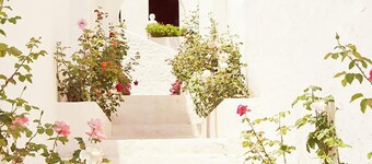 Holiday Home 'Lovely Chalet with Amazing Location', Shared Pool & Wi-Fi