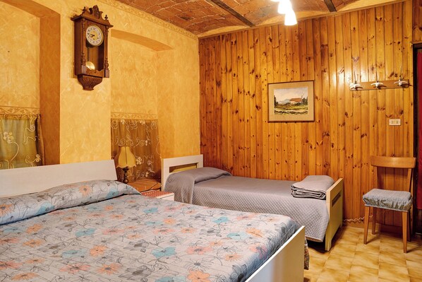 4 Schlafzimmer, Bügeleisen/Bügelbrett, kostenloses WLAN, Bettwäsche
