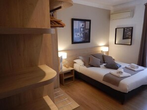 Caja de seguridad en la habitación y decoración personalizada 